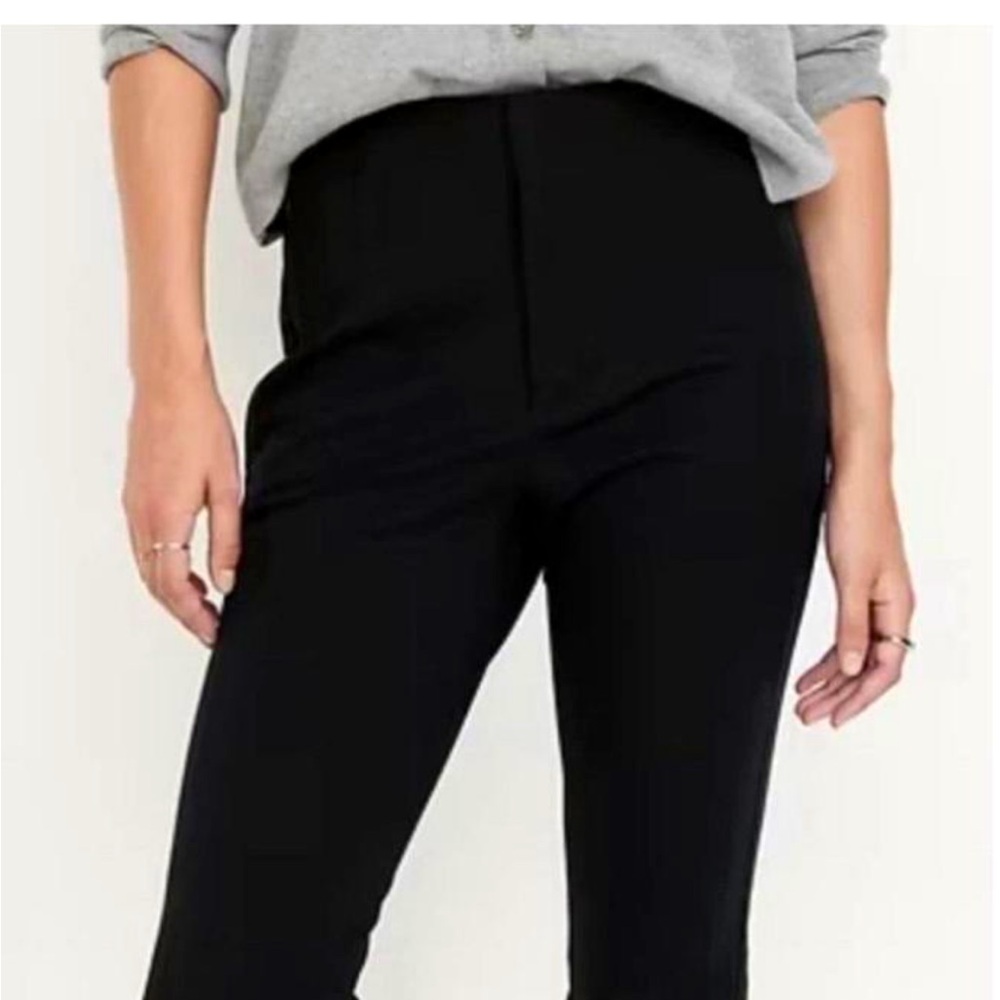 Extra high-rise polished pixie skinny old navy pants with secret pockets. black